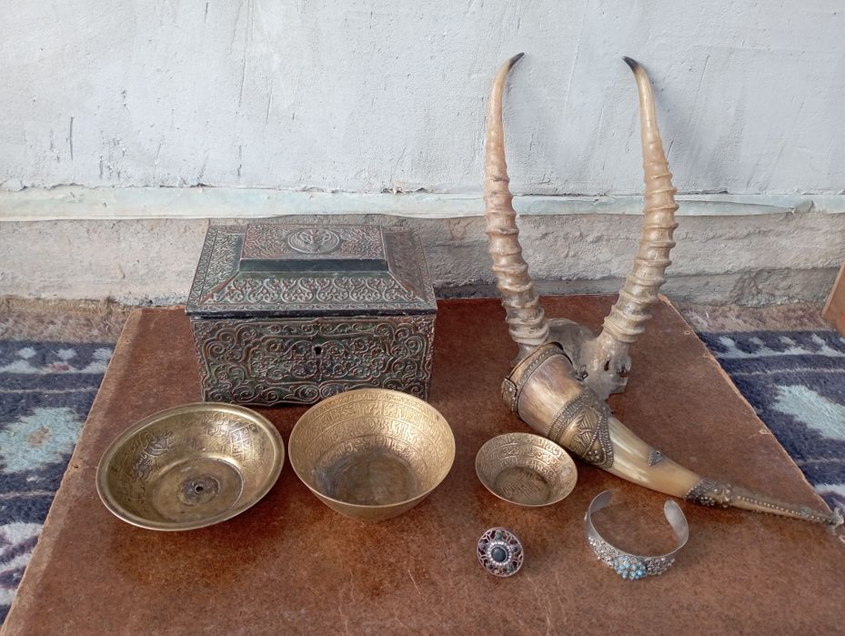 Antikvar buyumlar hammasi optim sotiladi