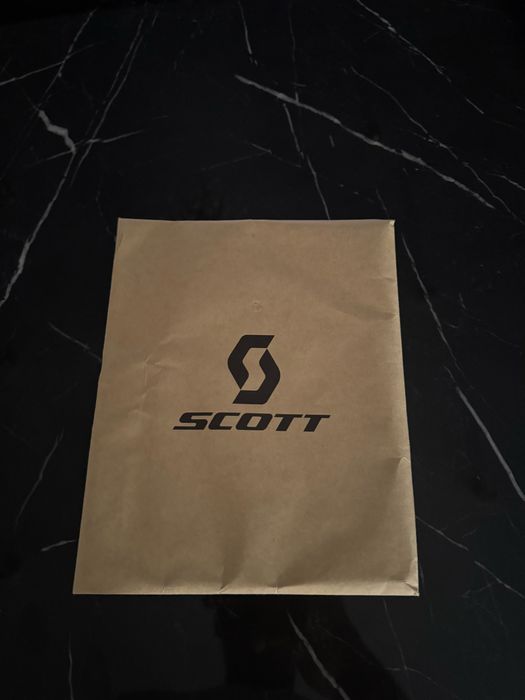 Новый велосипед продается по низкой цене.