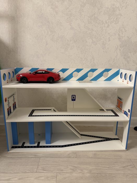 Продам гараж игрушечный