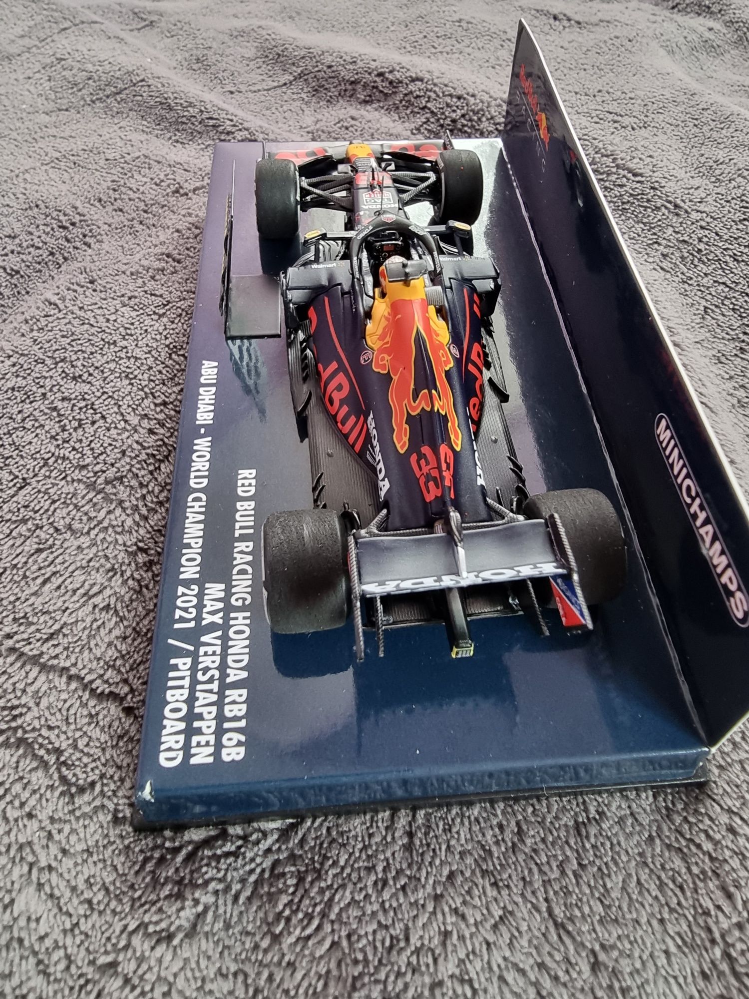 Red bull rb16b max verstappen abu dhabi world champion 2021 minichamps