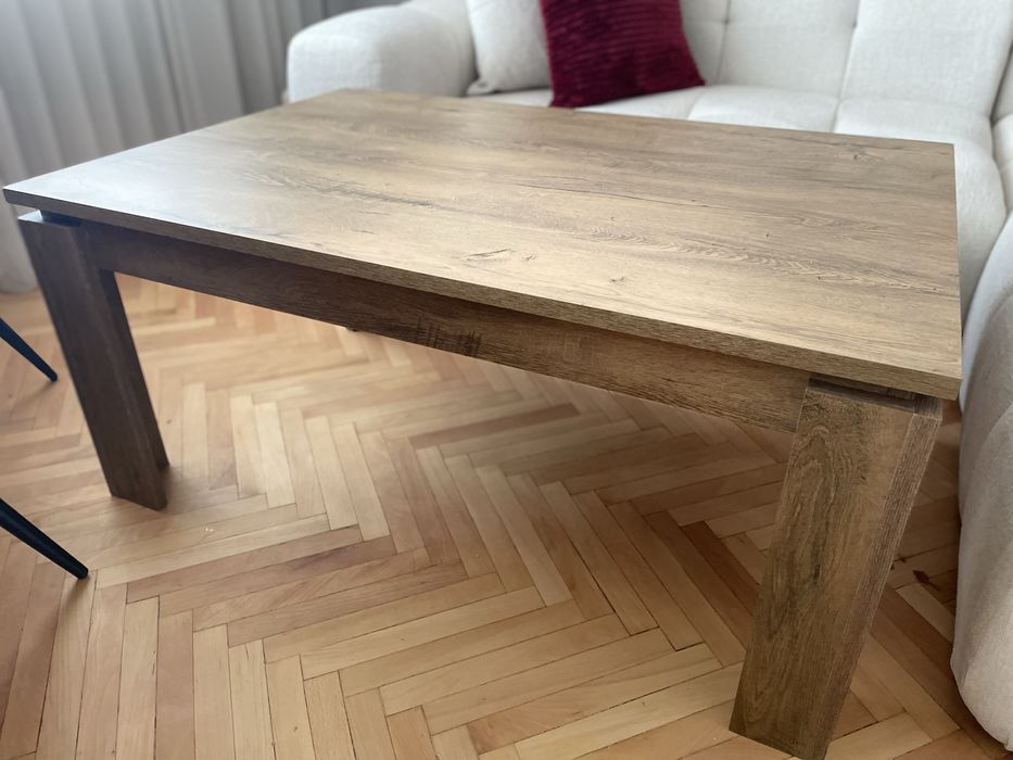 Дървена холна маса