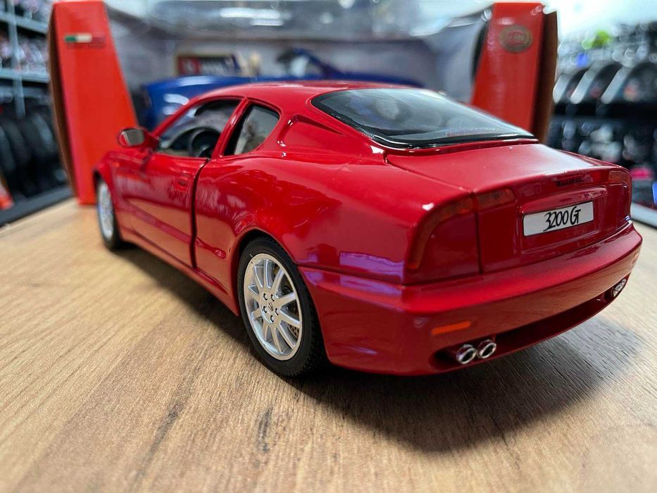 Метална колекционерска количка BBURAGO MASERATI 3200GT 1:18 НОВА