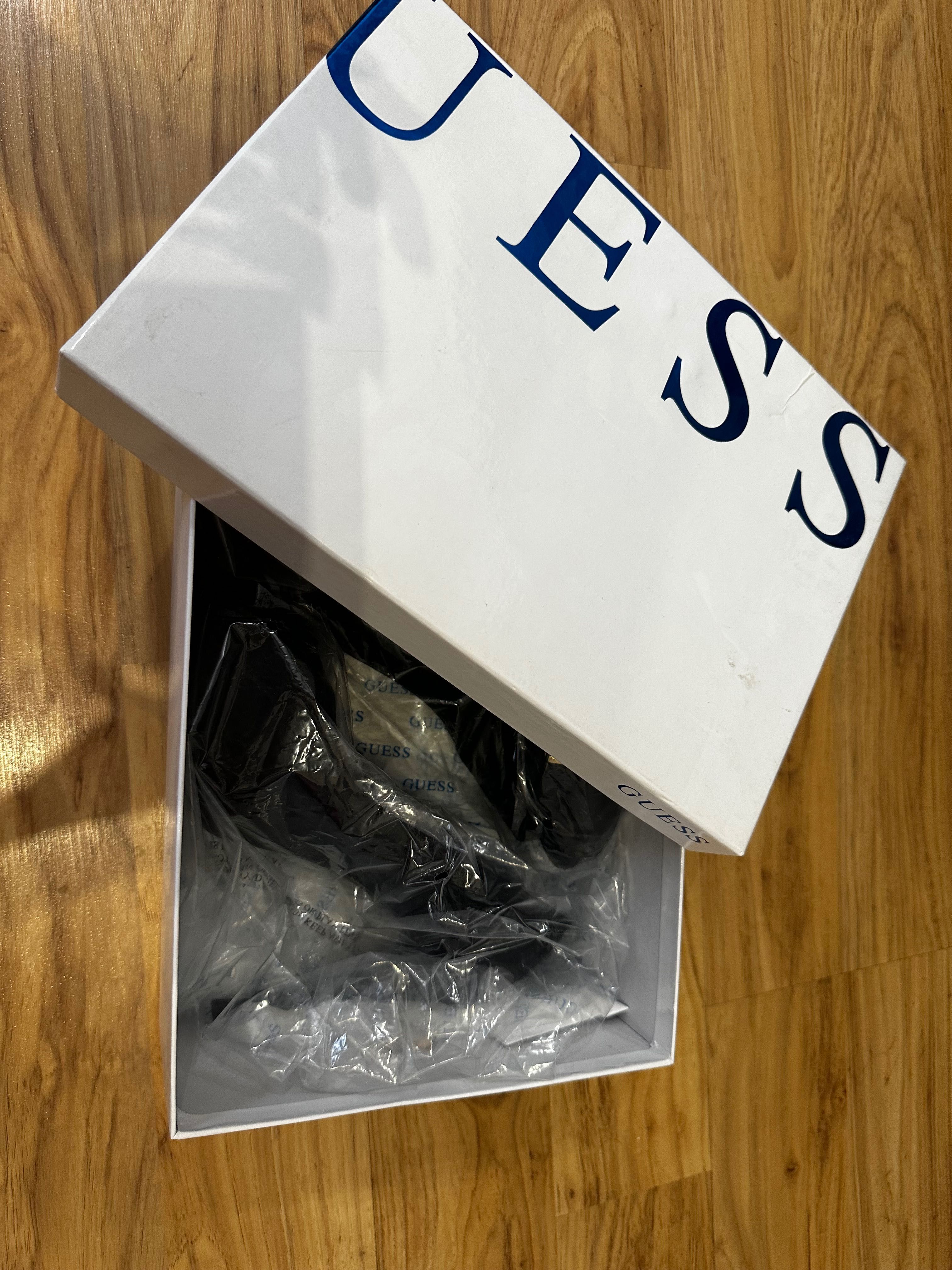 Продавам обувки Guess