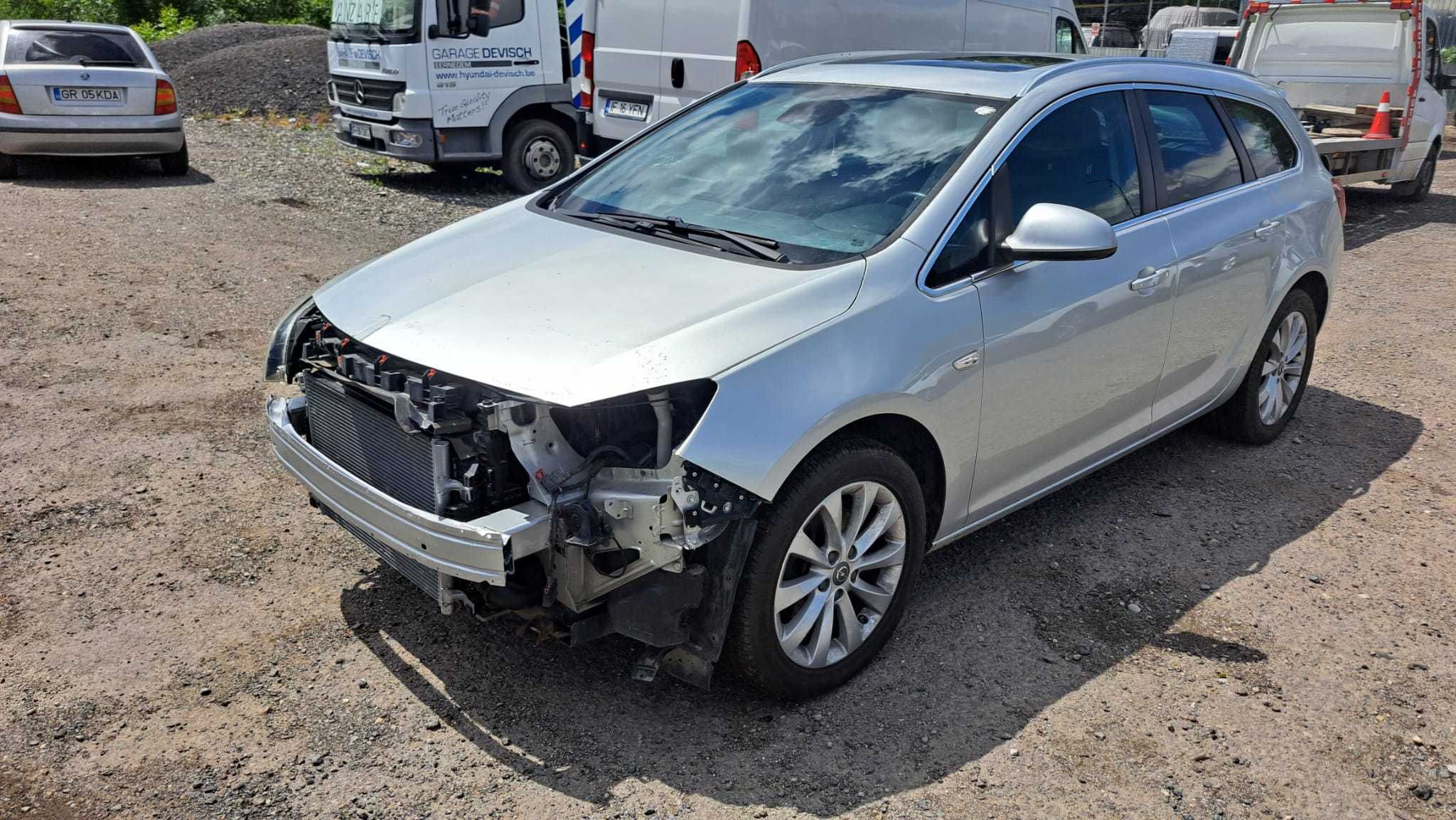 Opel Astra J 2014 210000KM 1.6d-136cp Avariat