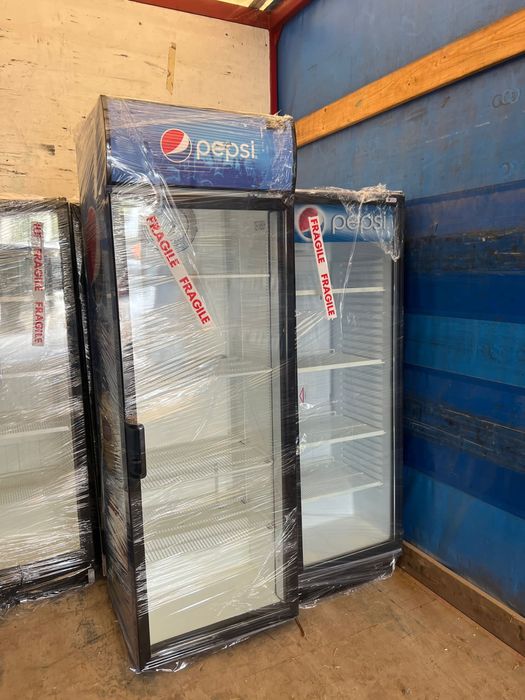 Vitrina firigorifica verticala pentru sucuri și bauturi