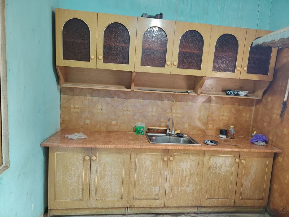 Ошхона мебели сотилади