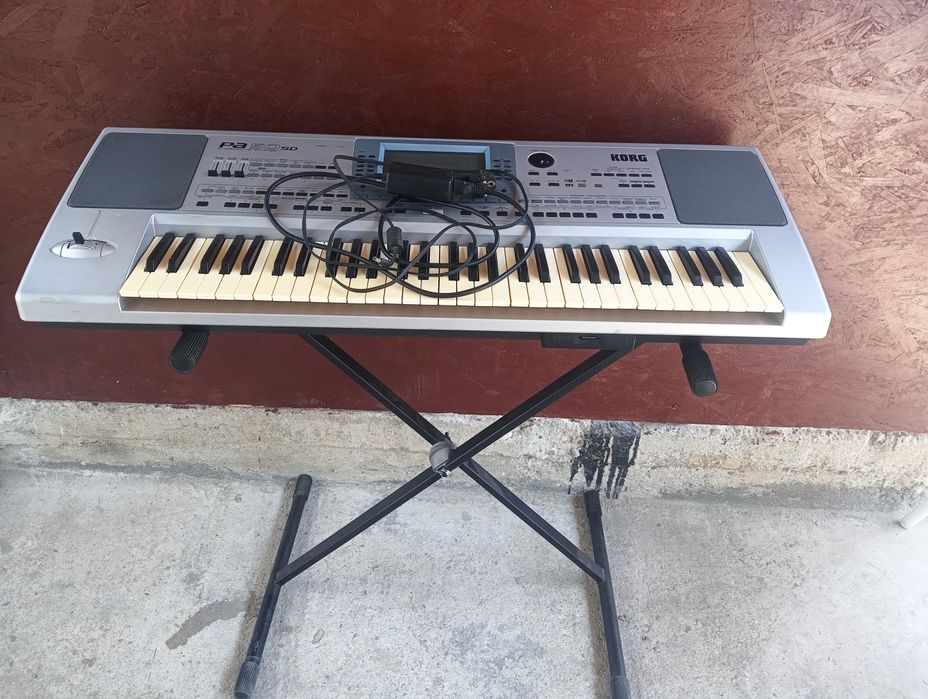 Korg pa 50 sd cu stativ