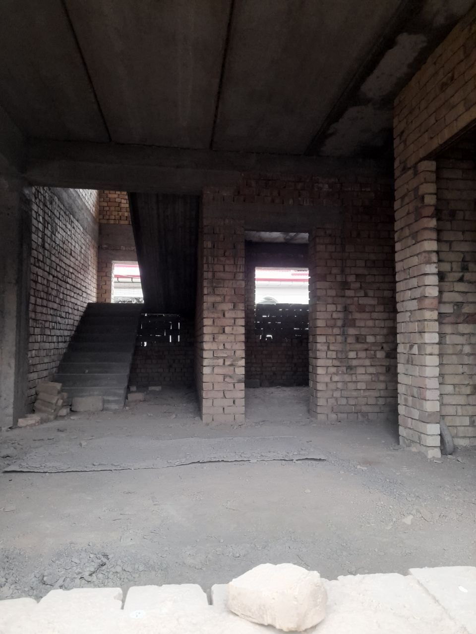 Yangi qurilgan uchaska arendaga (sklad)
