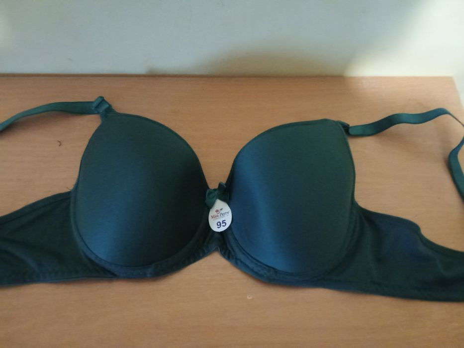 Тъмно зелен сутиен