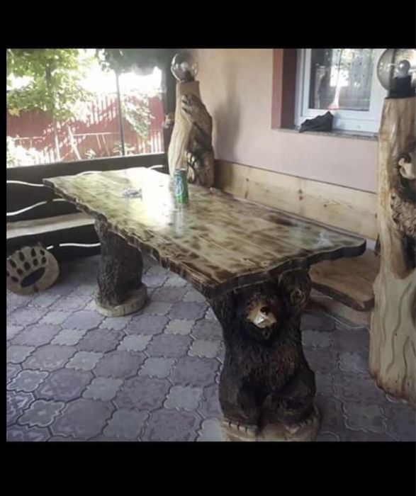 Sculpturi cu drujba,mese,banci rustice,foisoare etc.