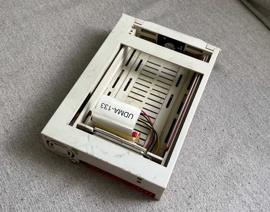 Rack retro SuperRack 133 pentru HDD IDE UDMA 3.5 inch colectie PC