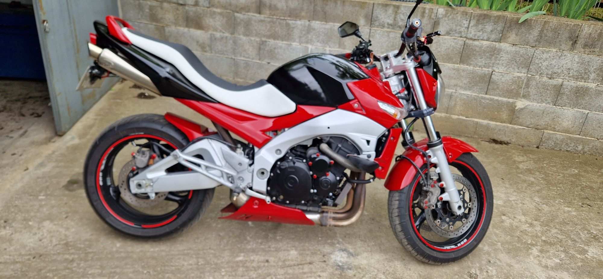 Vand sau schimb Suzuki GSR 600U