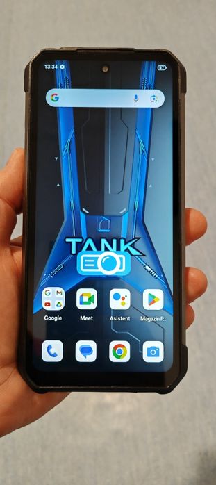 Smartphone 8849 Tank 2 Pro cu videoproiector