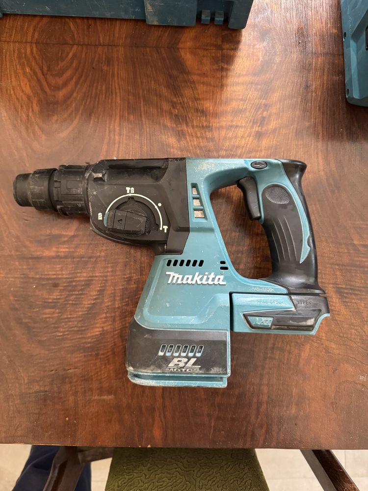 Makita DHR242ZJW перфоратор с хепа филтърна прахосмукачка