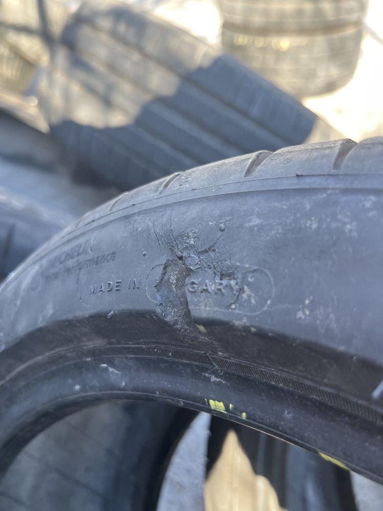 Летни гуми 235/40/19