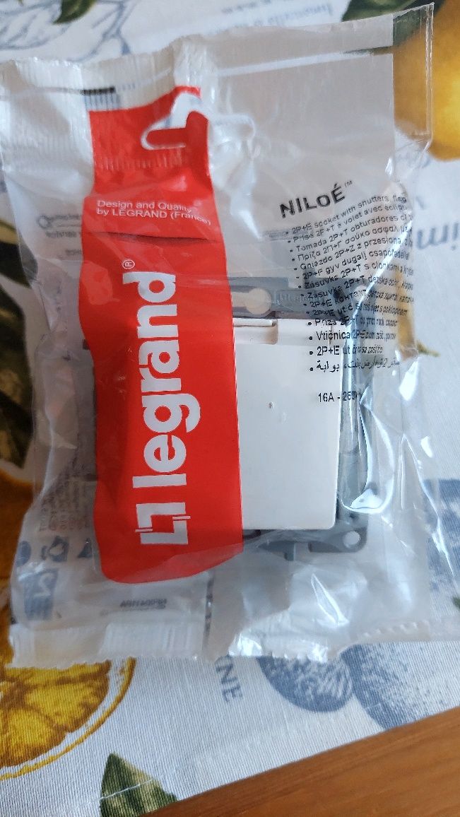 Контакти Legrand