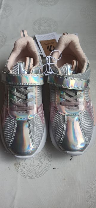 Кроссовки новые 34 размер