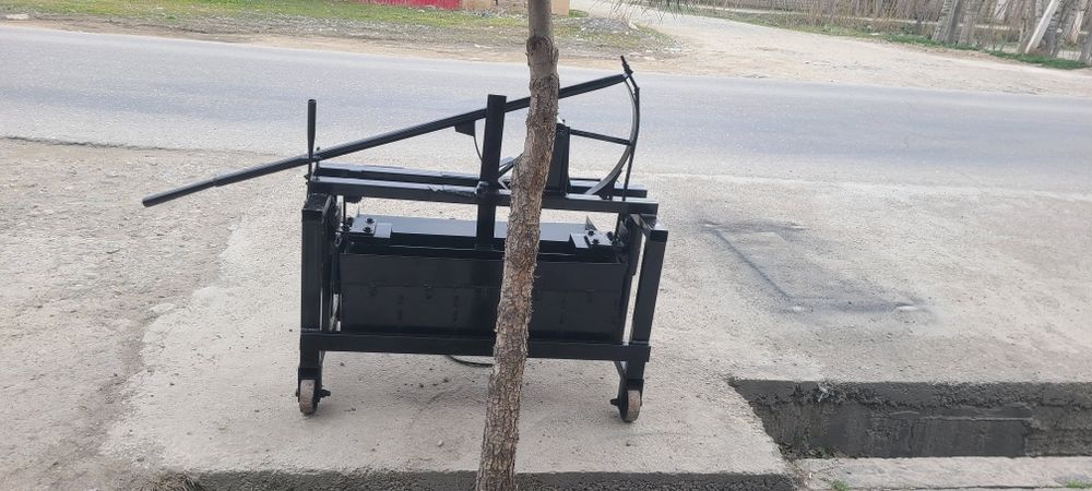 Bruchatka  va Shlakoblok aparatlari  sotiladi yahshi holatda