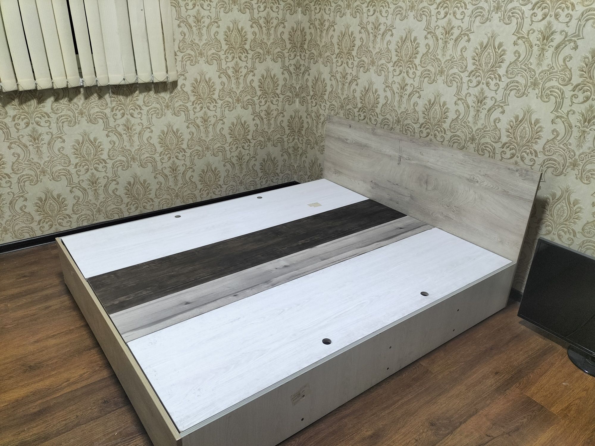 Продам бу шкаф с двухспаной кроватью комплект