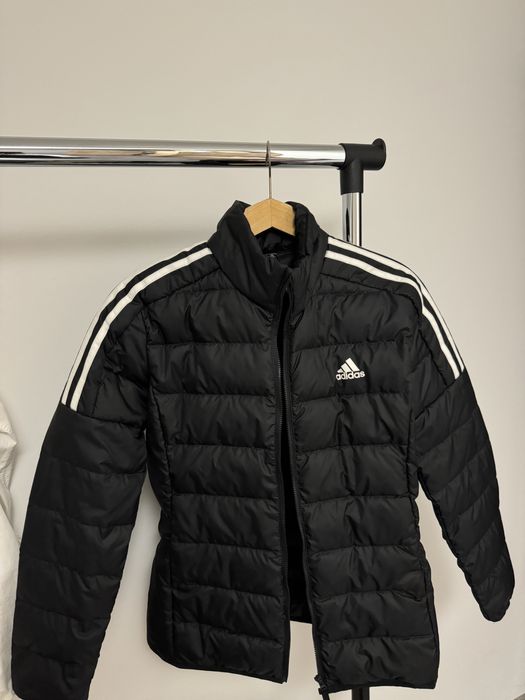 Оригинално дамско яке на Adidas