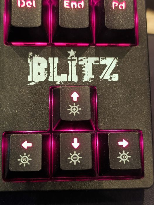 Механическая клавиатура Defender Blitz с RGB-подсветкой (с коробкой и