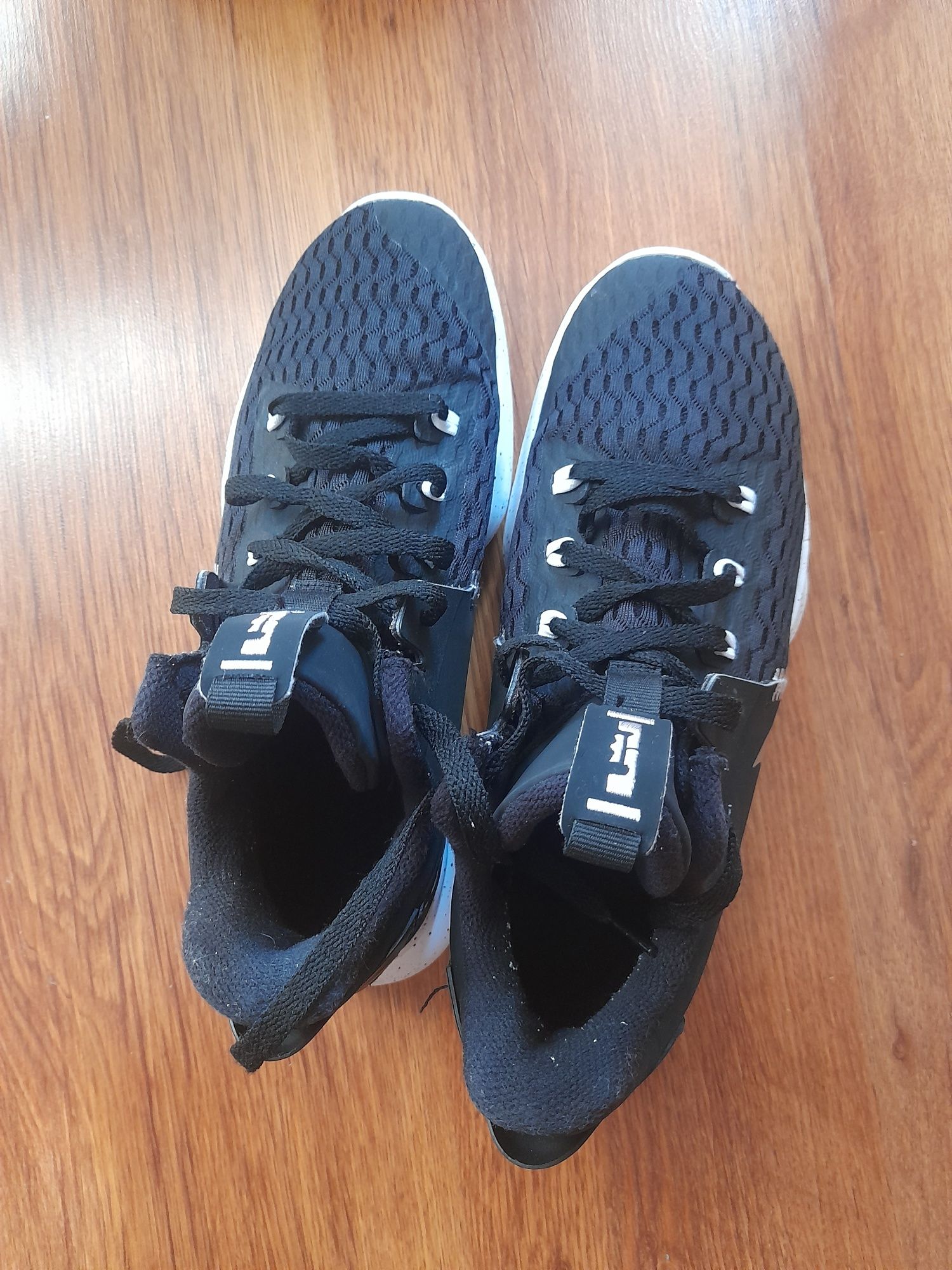 Nike LeBron кецове 43 номер.