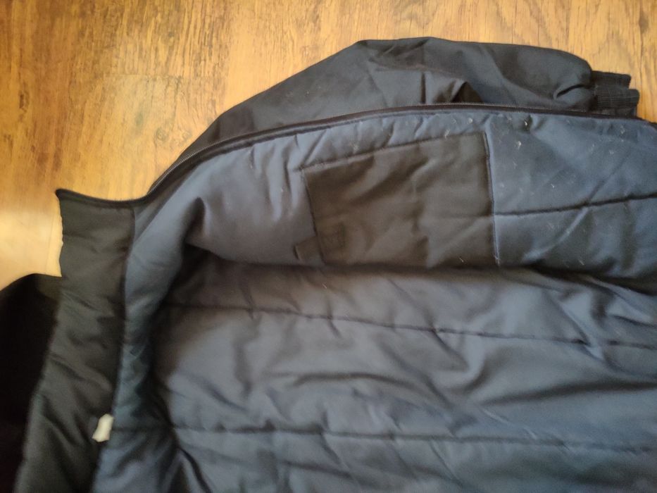 Тъмносиньо полицейско яке