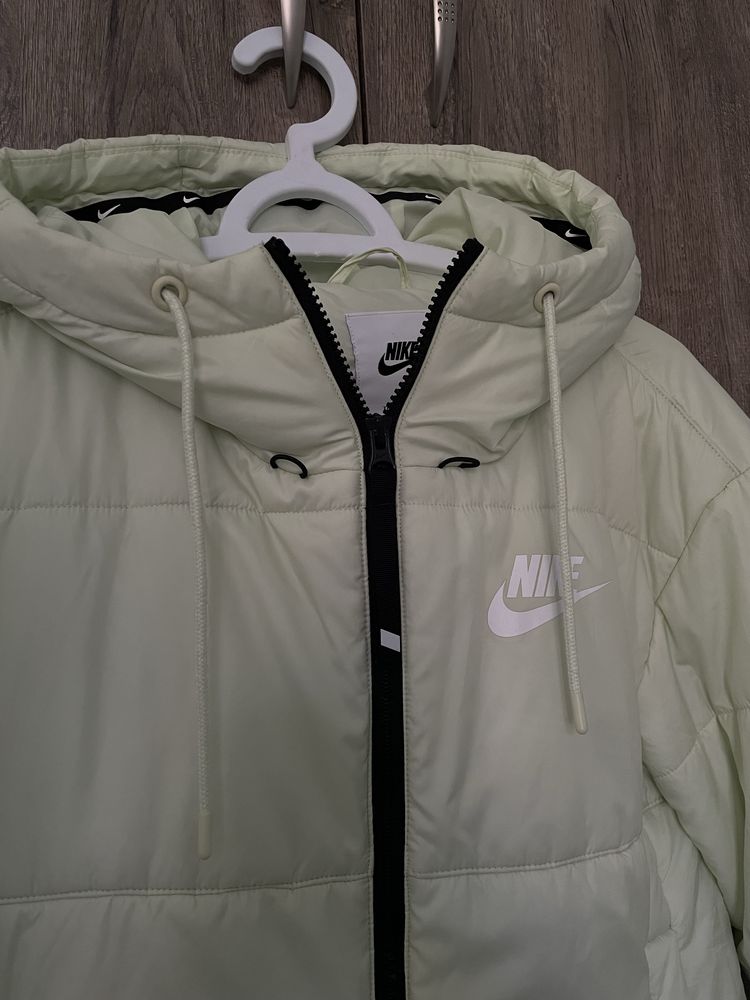 НАМАЛЕНО! Оригинално яке NIKE
