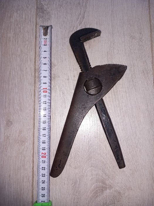 Стар тръбен ключ