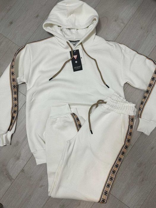 Дамски ватирани комплекти GUESS