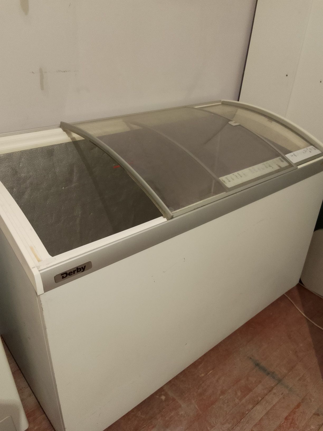 Продам  морозильник отлично работает