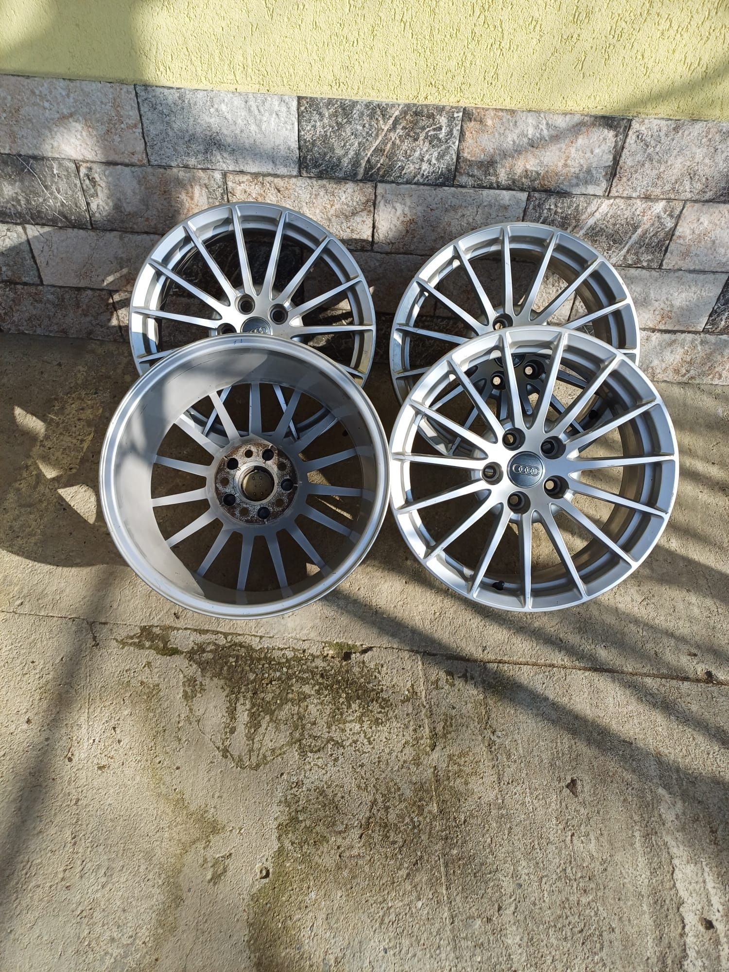 Vând jante Audi  R17 ,preț 2000 lei.