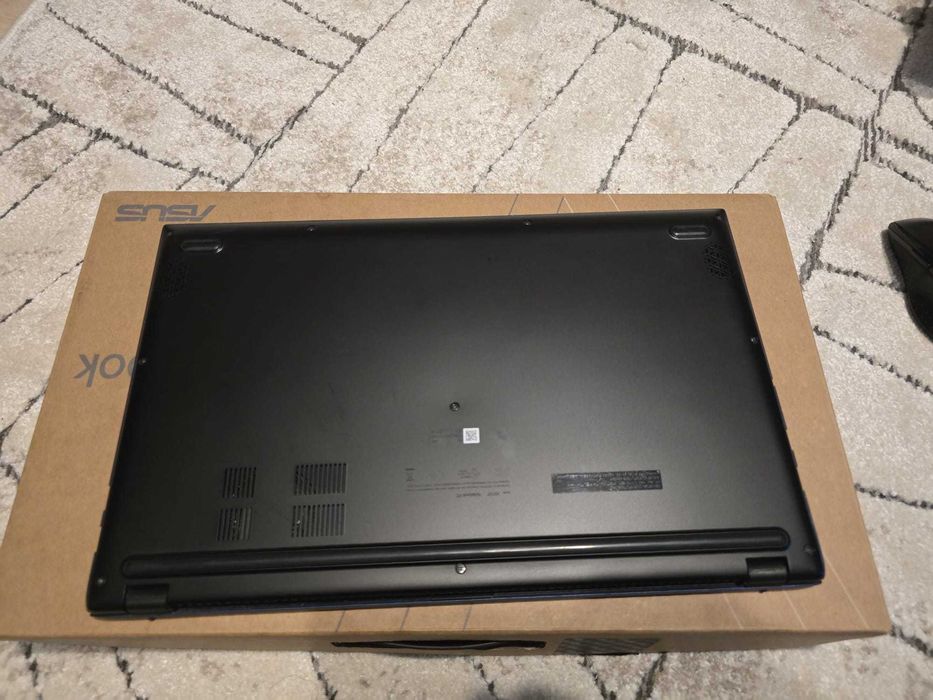 Asus vivobook x512f, I3-8145U\12GB\250Gb\Amprenta, in cutie-impecabil