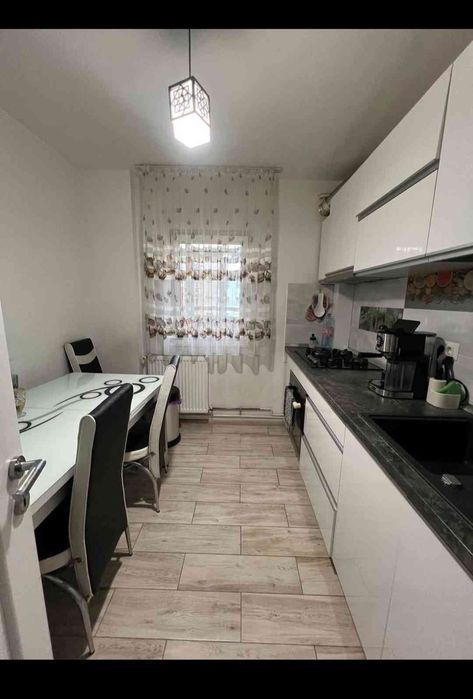 Vând apartament 2 camere decomandat in Brazda