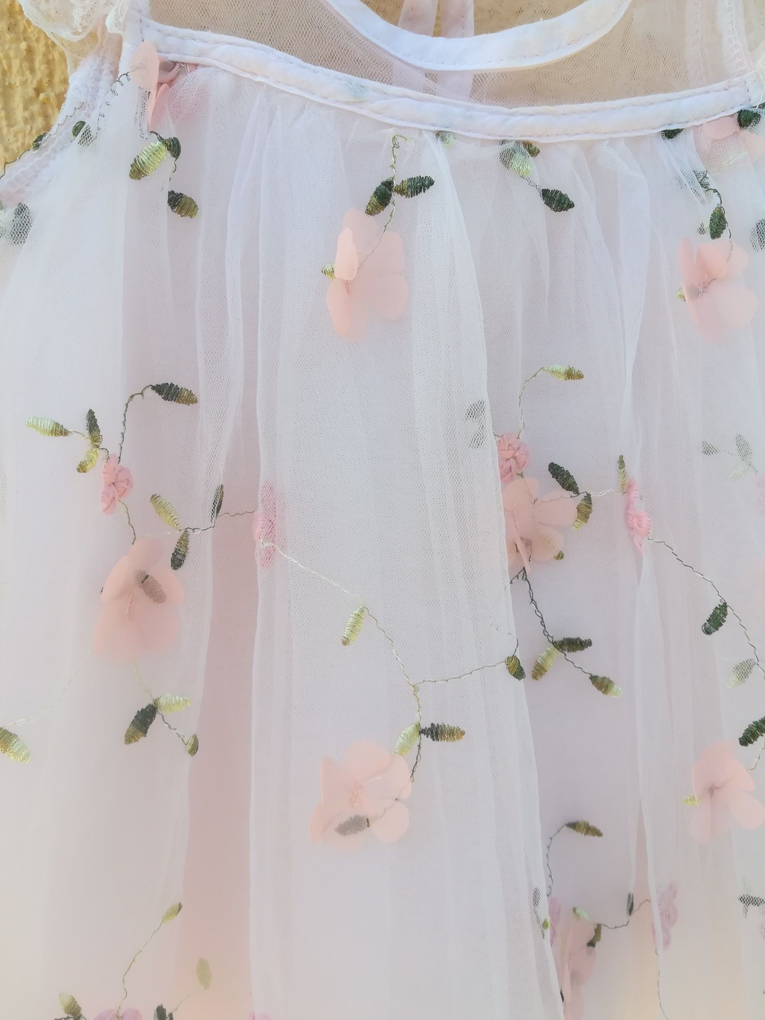 Детска рокля с 3D цветя,  бродерия и тюл или гръб пеперуда