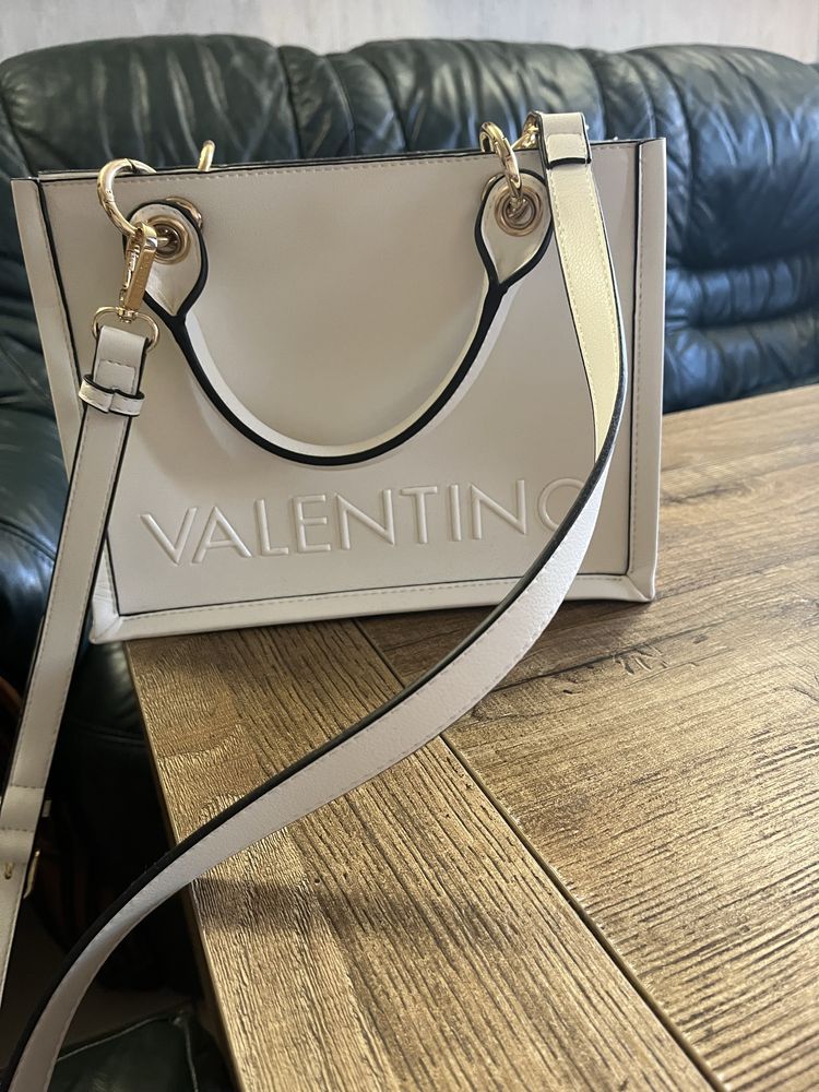 Маркова чанта Valentino