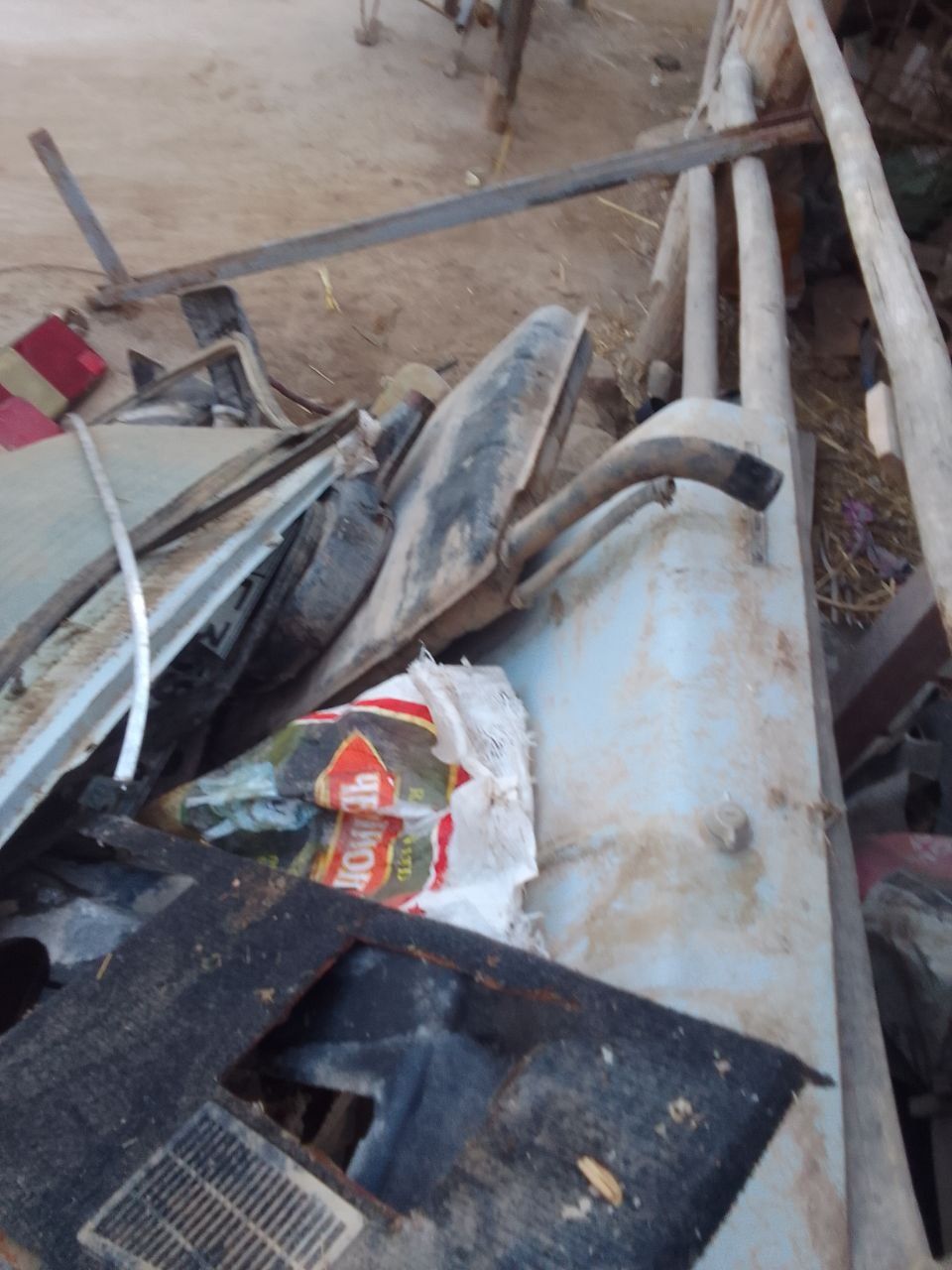 Volga 31 029 ning zadniy mosi va orqa kapoti bor