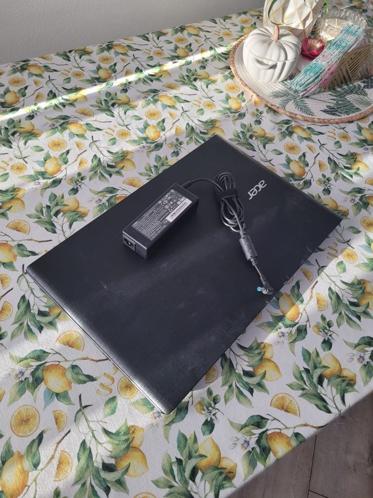 Vând laptop Acer E5-773G intel i5 ssd 512gb
