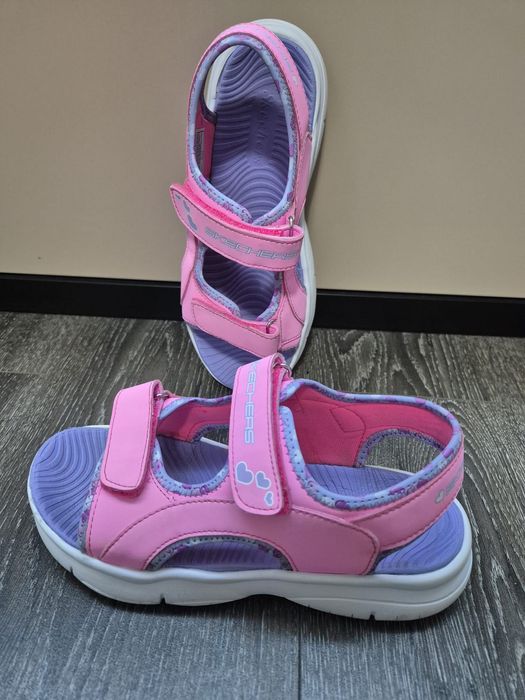 Vând sandale Skechers fetite