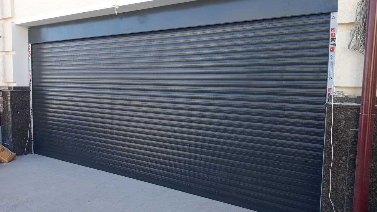 Роллетные ворота в гараж