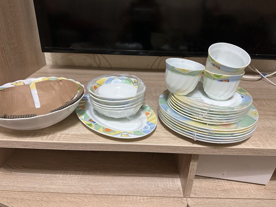 Продам столовый набор посуды. Не хватает несколько позиций.