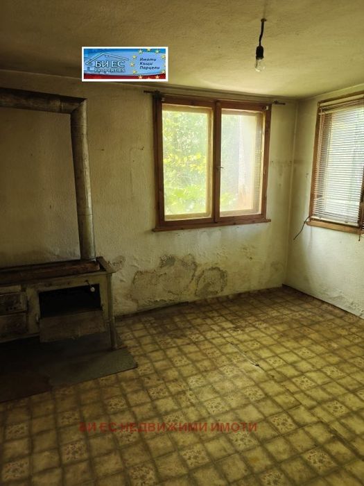 Къща в град Земен