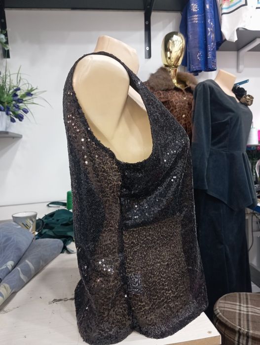 Payetka pistonli oqshom koftasi