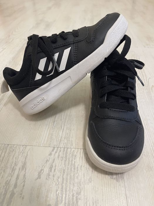 Продавам детски маратонки Adidas  28 1/2