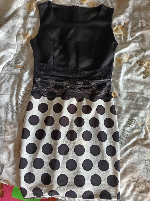 Дамска черна рокличка на точки