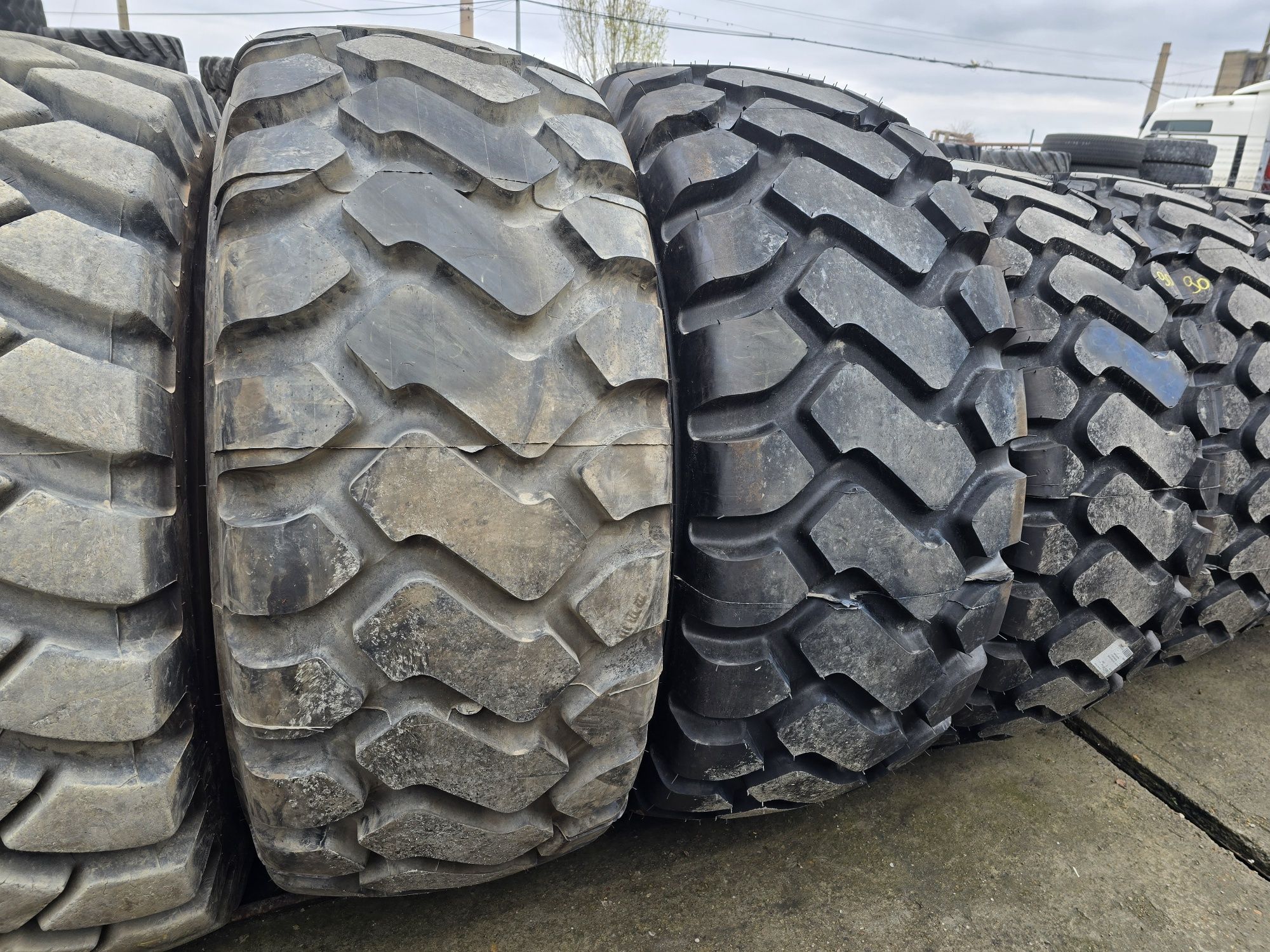 Anvelope de vola 26.5r25 Michelin si ECR Austria