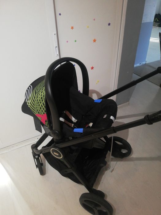 Cărucior marca Chicco, Scoică'' pt. bebeluș + tipul sport.