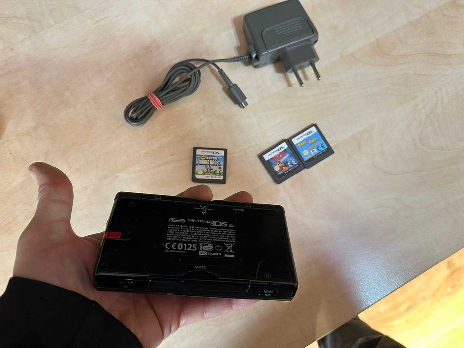 nintendo ds lite de colectie arta fina model mai vechi dar foarte bun