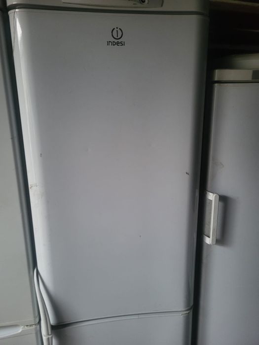 Холодильник indesit