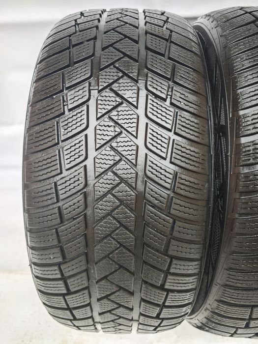 Anvelope 245/45/19 iarna Vredestein